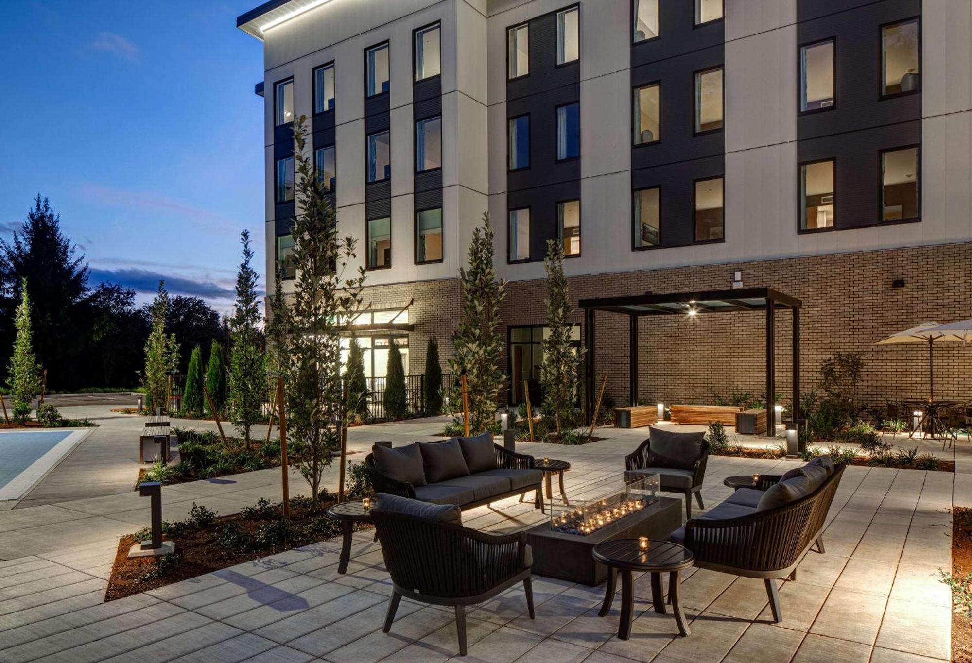 Hilton Garden Inn Wilsonville Portland Exterior photo